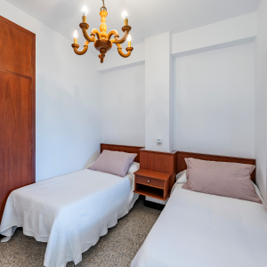 Cuarto doble para familias o amigos en apartamento vacacional de Valdovino, Galiciaa